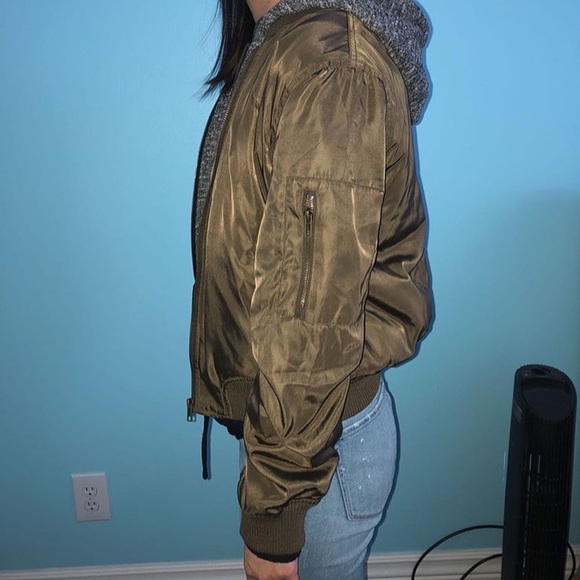 NWOT OLIVE BOMBER JACKET WITH HOOD - Picture 7 of 8